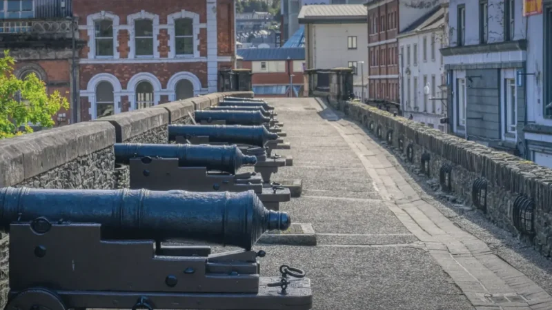 01) Derry City Walls(1)