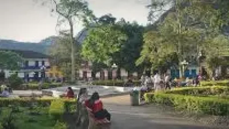 01 Jardín Main Square – Colorful town center(6)