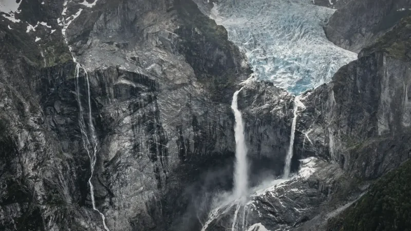 01) Ventisquero Colgante Glacier(2)