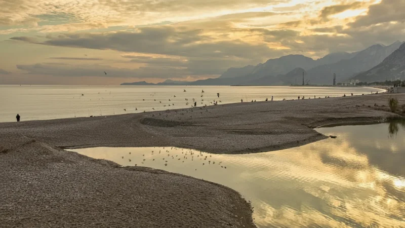 01. Akcay Beach – Calm beach area for walking and swimming_(2)