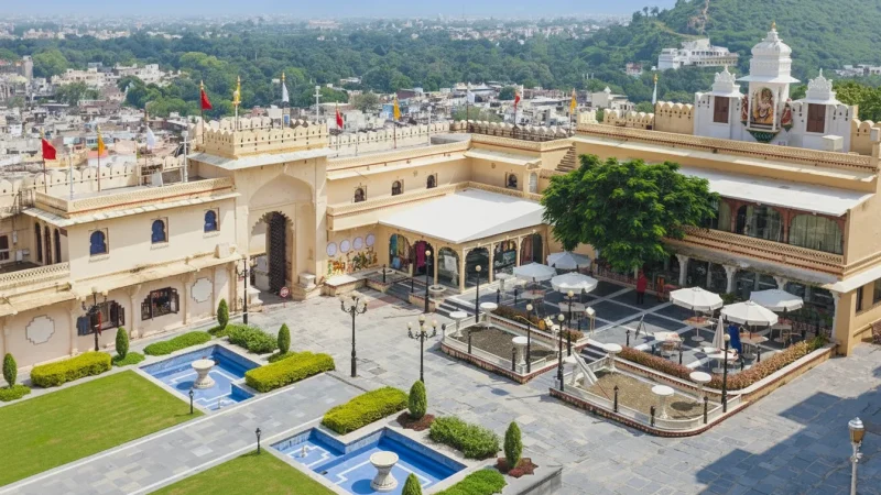 01. City Palace – A grand palace complex overlooking Lake Pichola_(3)