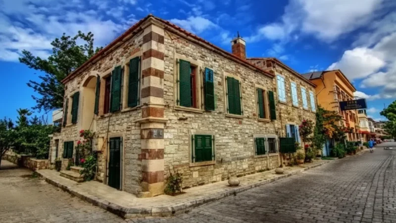 01. Eski Foca Old Town – Narrow streets and stone houses_(2)