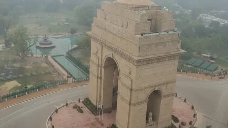 01. India Gate – A national war memorial and popular city landmark_(3)