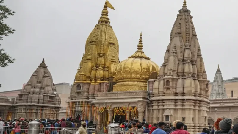 01. Kashi Vishwanath Temple – One of the most sacred Shiva temples in India_(3)