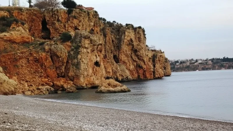 01. Konyaalti Beach – A long pebble beach with clear water_(6)