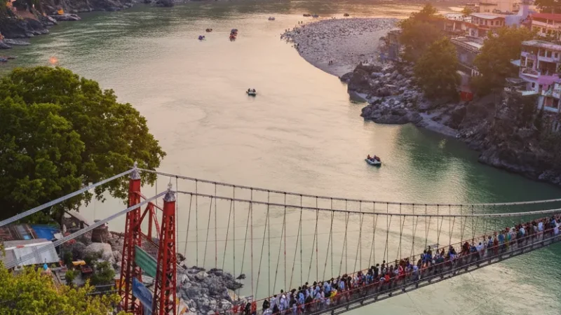 01. Laxman Jhula – An iconic suspension bridge_(4)