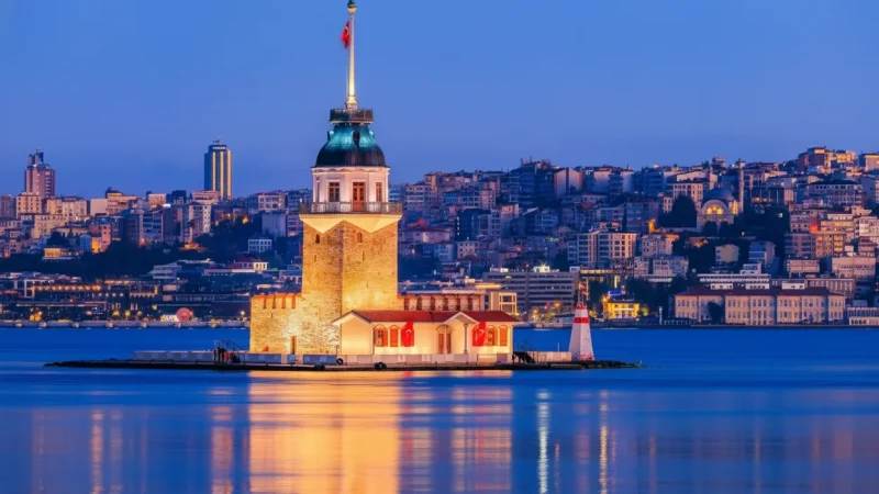 01. Maiden’s Tower – Iconic landmark in the Bosphorus_(2)