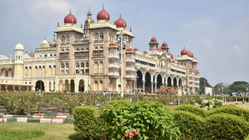 01. Mysore Palace – A grand royal palace and cultural icon_(3)