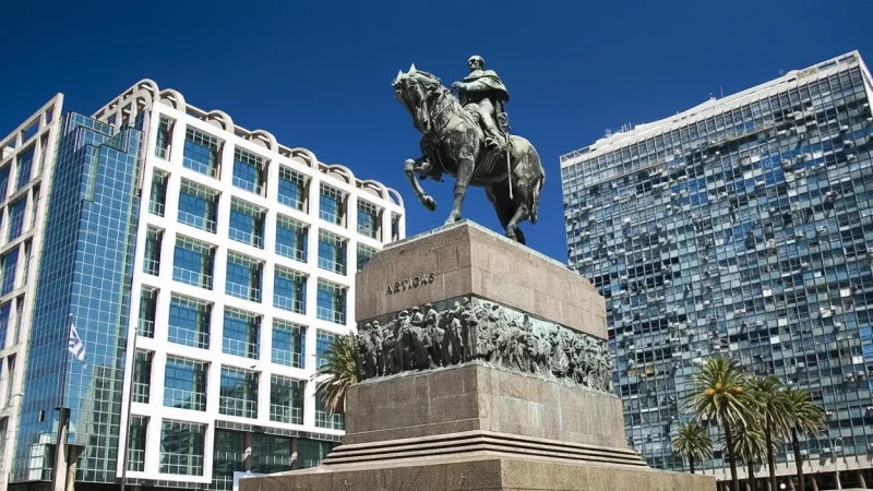 01. Plaza Independencia – Central city square(4)