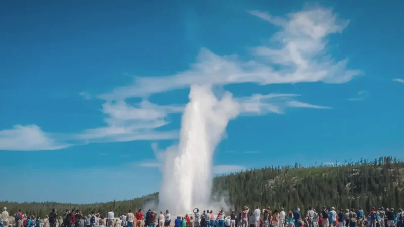 01_Old_Faithful_Geyser(6)