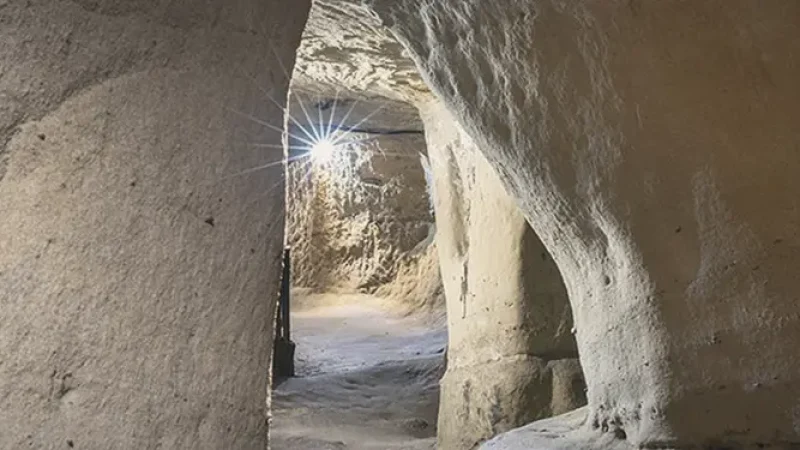 02) City of Caves(4)