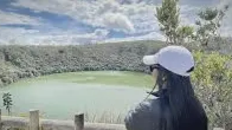 02 Lagoon Walking Trails – Scenic mountain paths(2)
