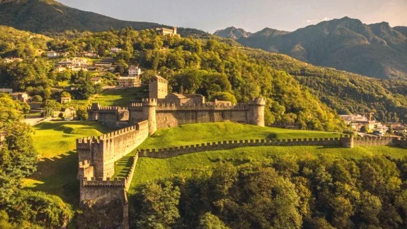 02 Montebello Castle(5)
