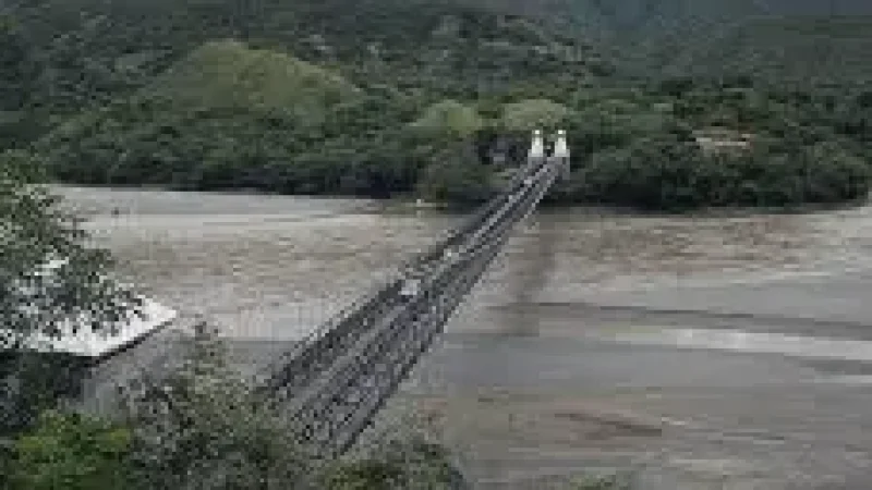 02 Puente de Occidente – Historic suspension bridge(5)
