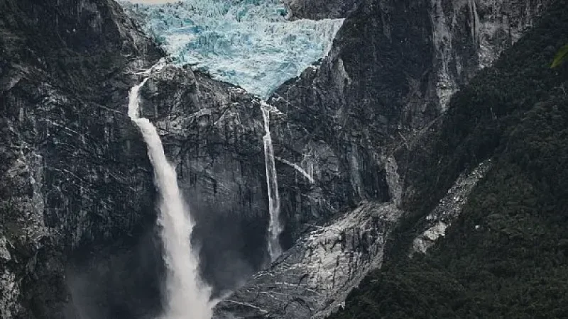 02) Queulat Waterfall(1)