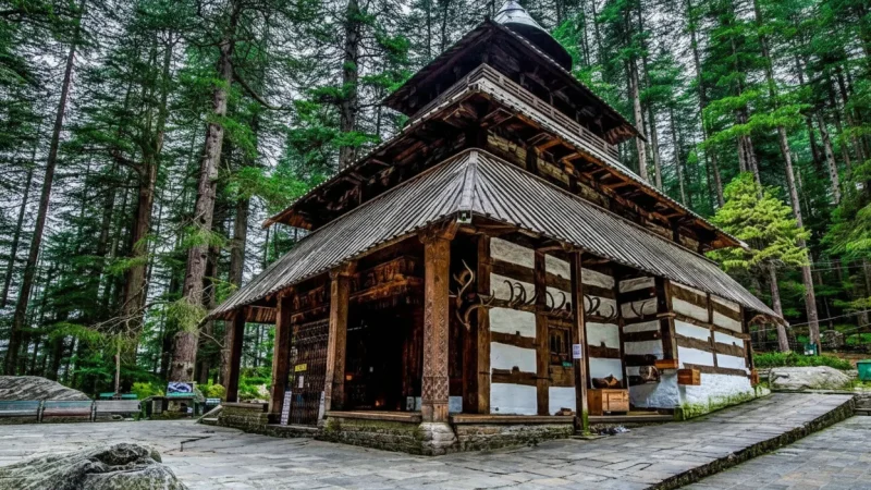 02. Hadimba Temple – A wooden temple set in cedar forests_(2)