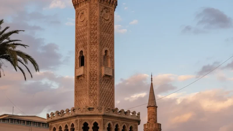 02. Izmir Clock Tower – A historic city symbol_(2)