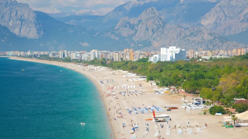 02. Konyaalti Beach Park – A landscaped park with walking paths and cafés_(4)