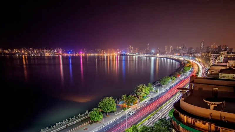 02. Marine Drive – A coastal promenade with skyline views_(1)