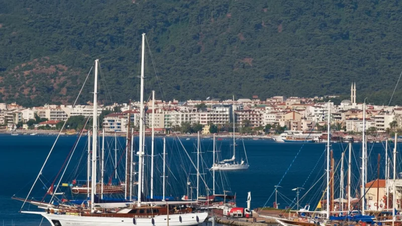 02. Marmaris Marina – A quiet harbor area with cafés and sea views_(5)
