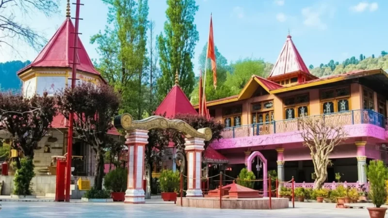 02. Naina Devi Temple – A sacred temple by the lake_(2)