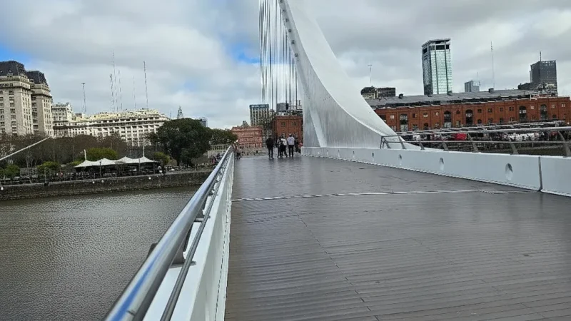 02. Puente de la Mujer – Iconic modern bridge(4)