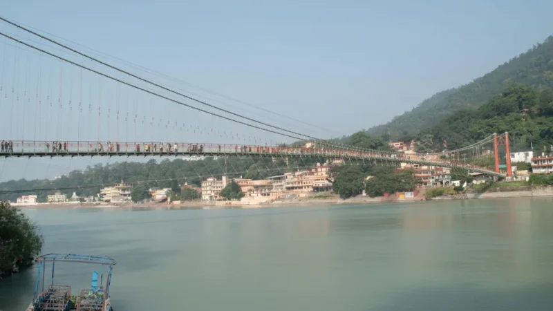 02. Ram Jhula – A famous pedestrian bridge_(5)