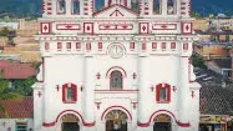 03 3 Guatapé Church – Traditional town church(4)