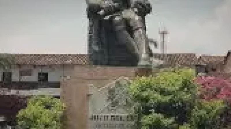 03 Central Plaza – Main town gathering area(6)