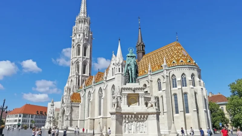 03) Holy Trinity Square(3)