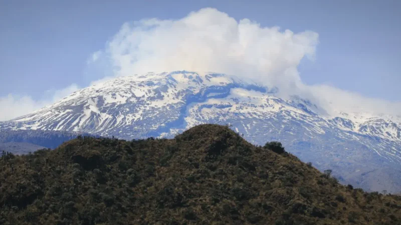 03 Los Nevados National Park Access – Nature and volcano scenery_(4)