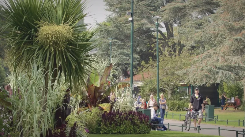 03) Lower Gardens(2)