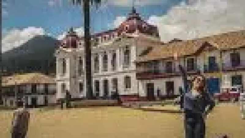 03 Main Town Square – Traditional town center(6)