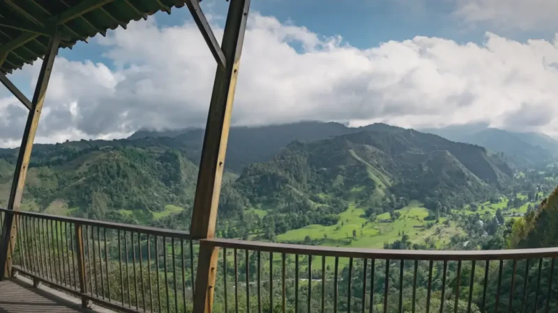 03 Mountain Viewpoints – Scenic valley views_(4)