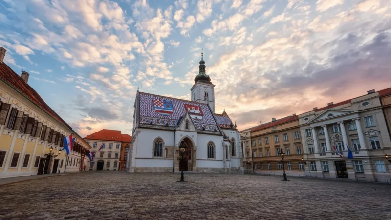 03) St. Mark’s Church Nearby(6)