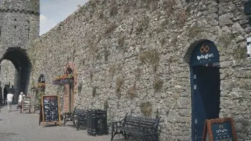 03) Tenby Town Walls(1)