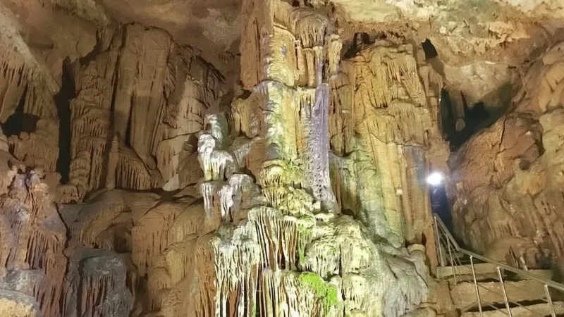 03. Astim Cave – Unique cave with cool air and formations_(1)