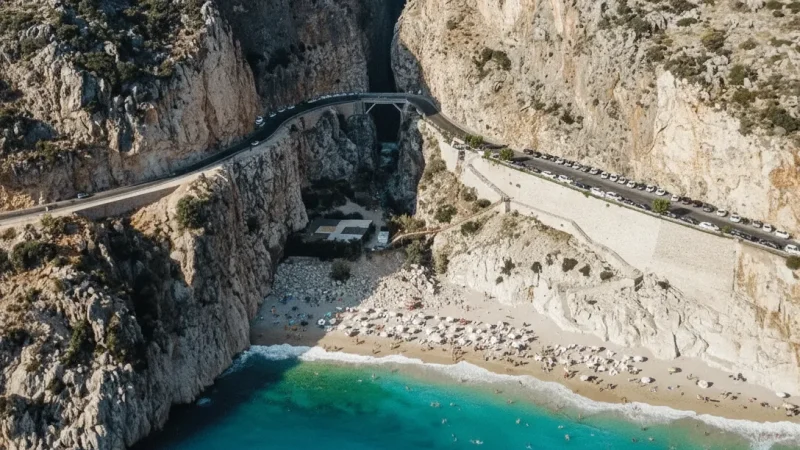 03. Kaputas Beach – A beautiful turquoise beach between cliffs_(1)