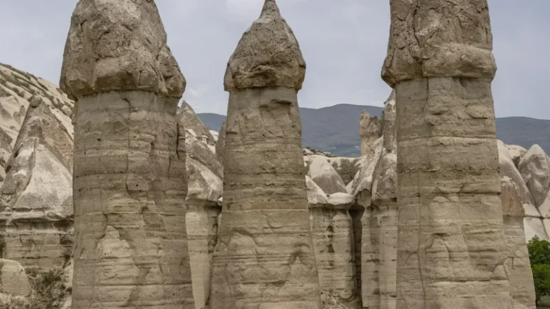 03. Love Valley Viewpoint – Famous for its unique rock formations_(3)