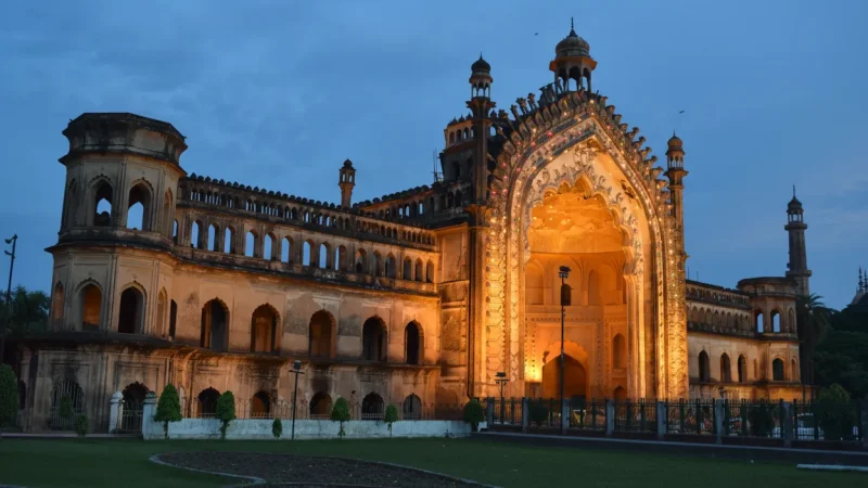 03. Rumi Darwaza – An iconic gateway of Lucknow_(3)