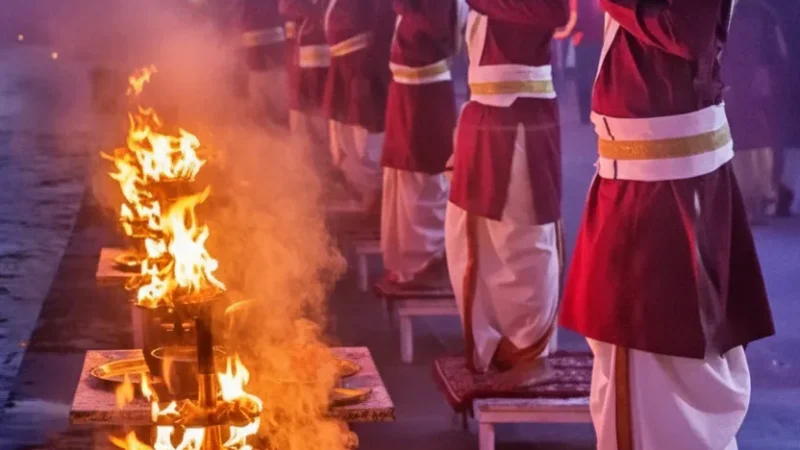 03. Triveni Ghat – A major ghat for evening aarti_(1)