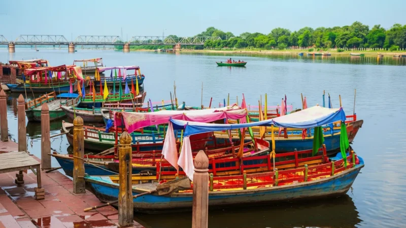 03. Vishram Ghat – A sacred bathing ghat on the Yamuna River_(1)