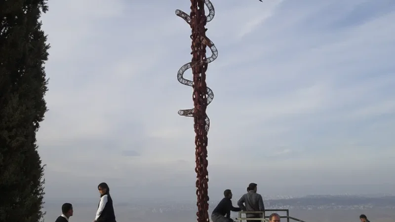 04) Bronze Serpent Monument(2)