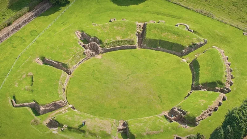 04) Caerleon Amphitheatre(2)