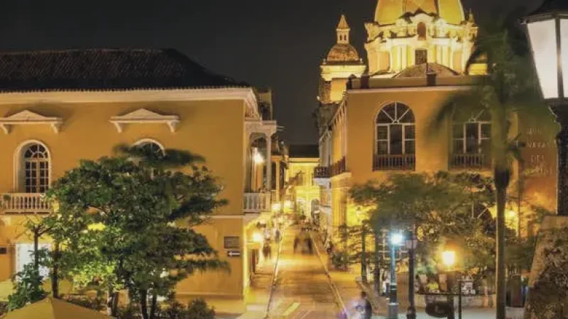 04 Plaza Santo Domingo – Popular public square_(5)
