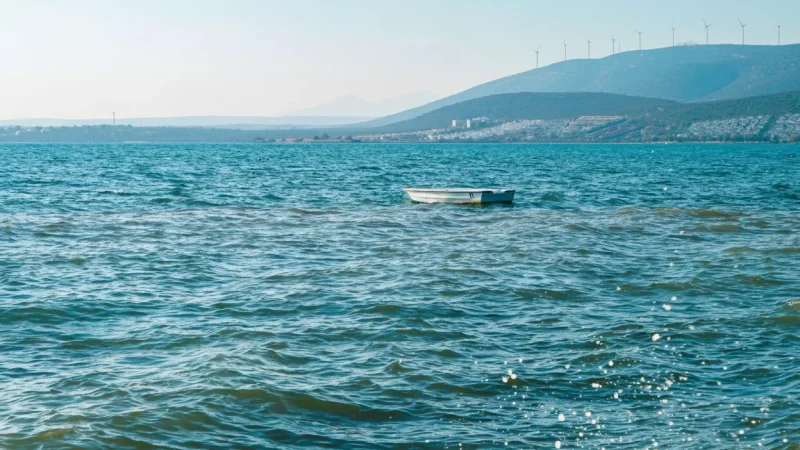 04. Akbuk Beach – Clear water and quiet surroundings_(1)