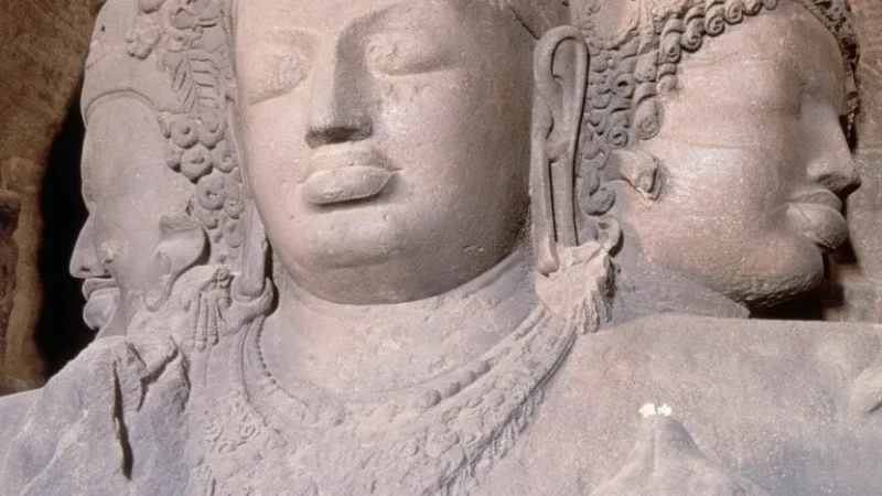 04. Elephanta Caves – Ancient rock-cut caves on an island_(3)