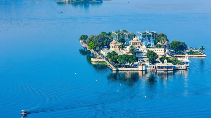 04. Jag Niwas (Lake Palace) – A palace set in the middle of Lake Pichola_(6)