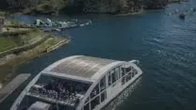06 6 Boat Tours – Lake sightseeing rides(5)