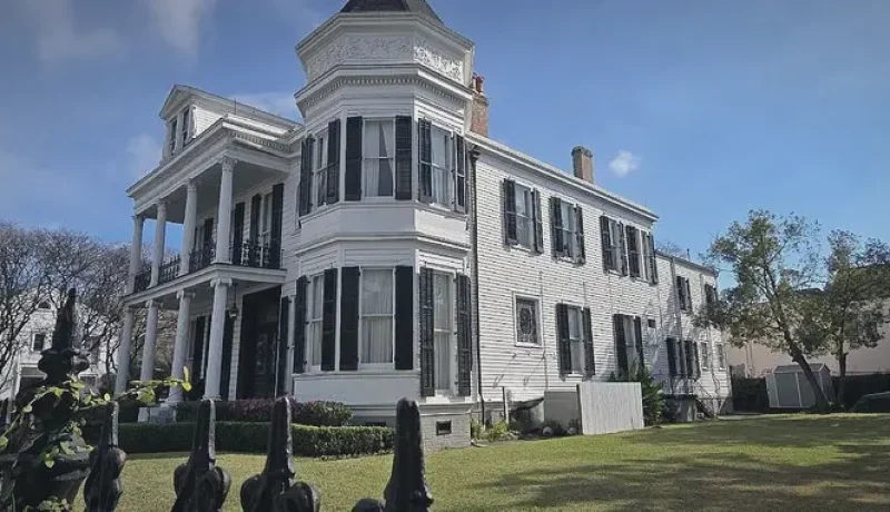 06) Garden District(6)